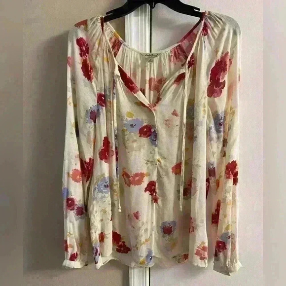 Lucky Brand Tops - Lucky brand blouse pop over 1/4 button up semi sheer floral boho. Small